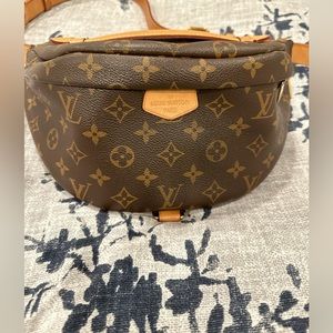 Authentic Louis Vuitton monogram bumbag in very good condition.